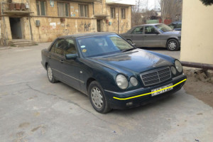 Mercedes-E200-001