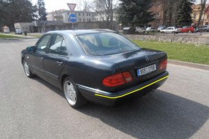 Mercedes--e200