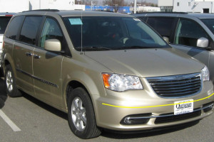 Chrysler-Town-and-Country-001
