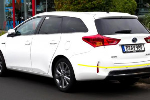 Toyota-Auris-Hybrid-002