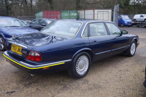 Jaguar-xj8-001