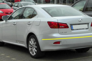 Lexus-IS-220-001